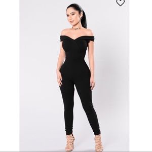 New...Black off the shoulder ribbed jumpsuit♥️